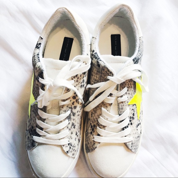 Steve Madden Ramsey Low-Top Snakeskin Sneakers - Picture 4 of 13